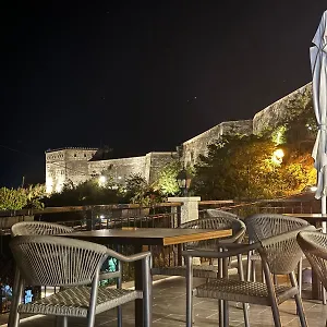 Gasthuis With Castle View, Gjirokastër